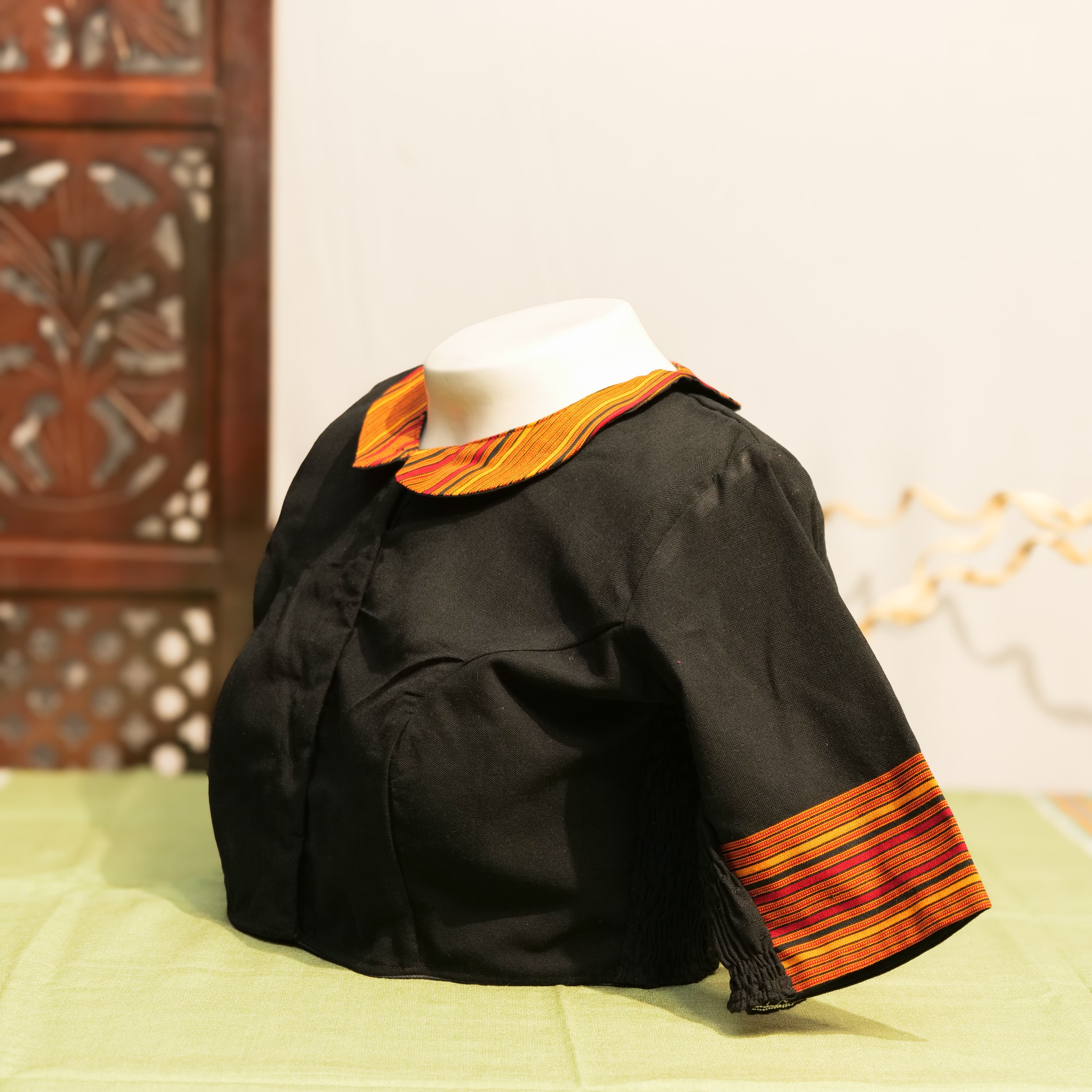 COLLARED NECK STRETCHLINE BLOUSE WITH TIWA MOTIF